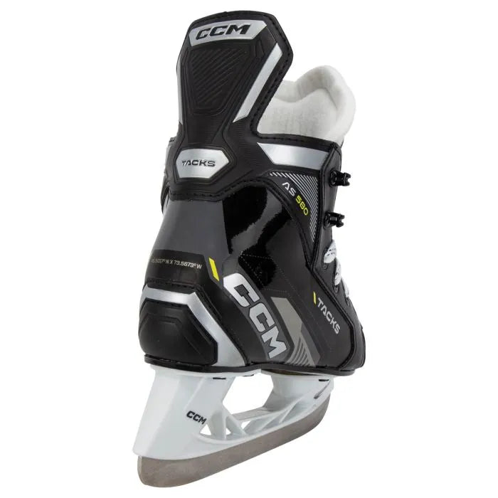 2022 CCM SKATES TACKS AS580 YT